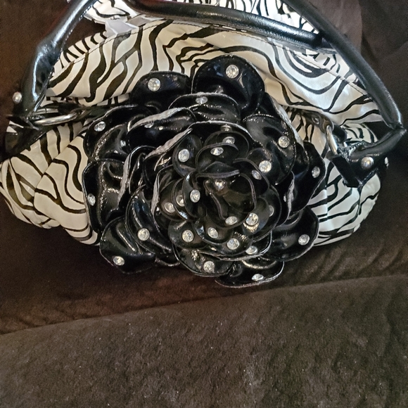 Purses wallets and duffle bags - Picture 9 of 16